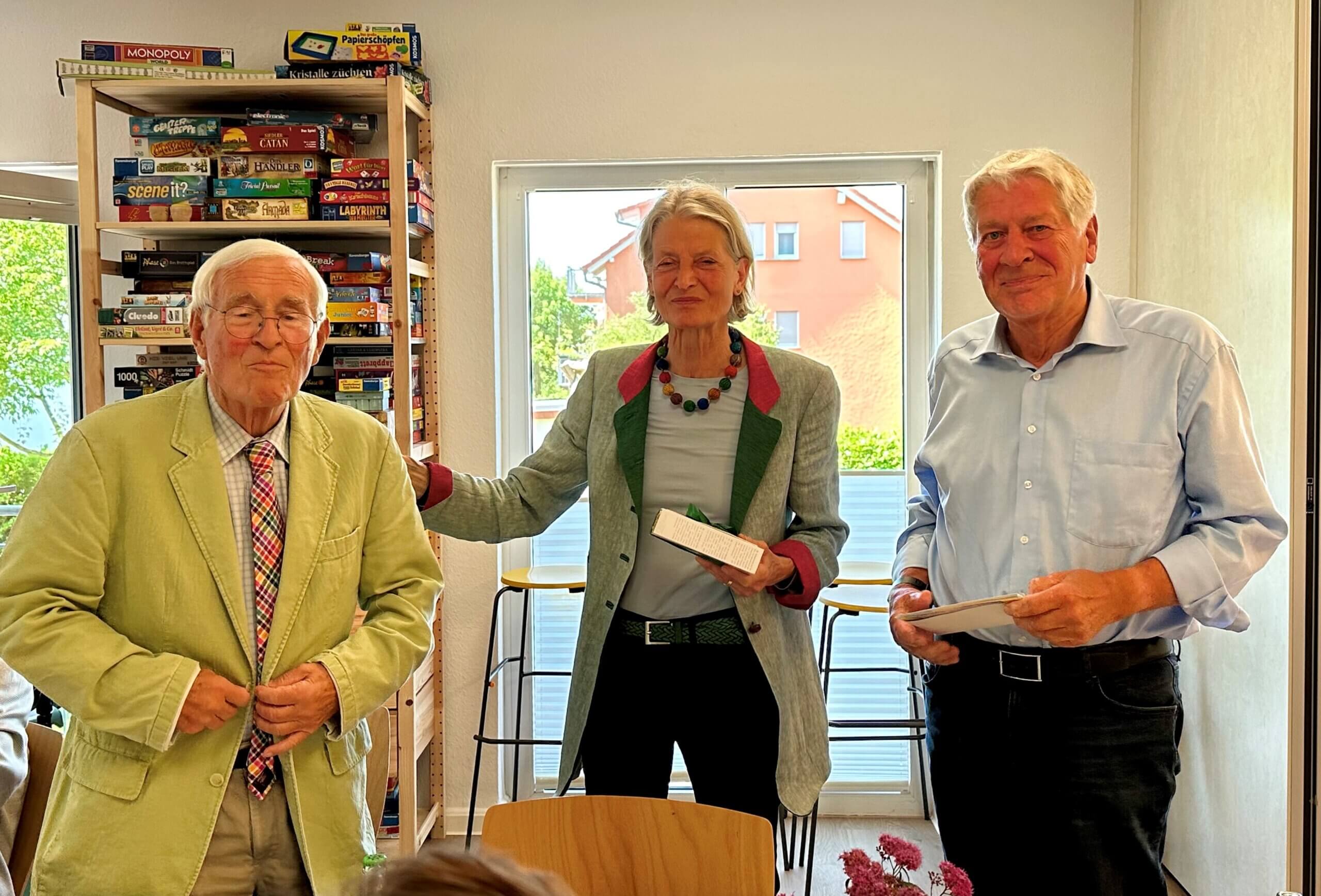 Auf dem Bild sind Herr Klaus Eibach, Herr Philipp Müller-Hillebrand und Frau Dr. Christiane Prinzessin zu Solms-Hohensolms-Lich